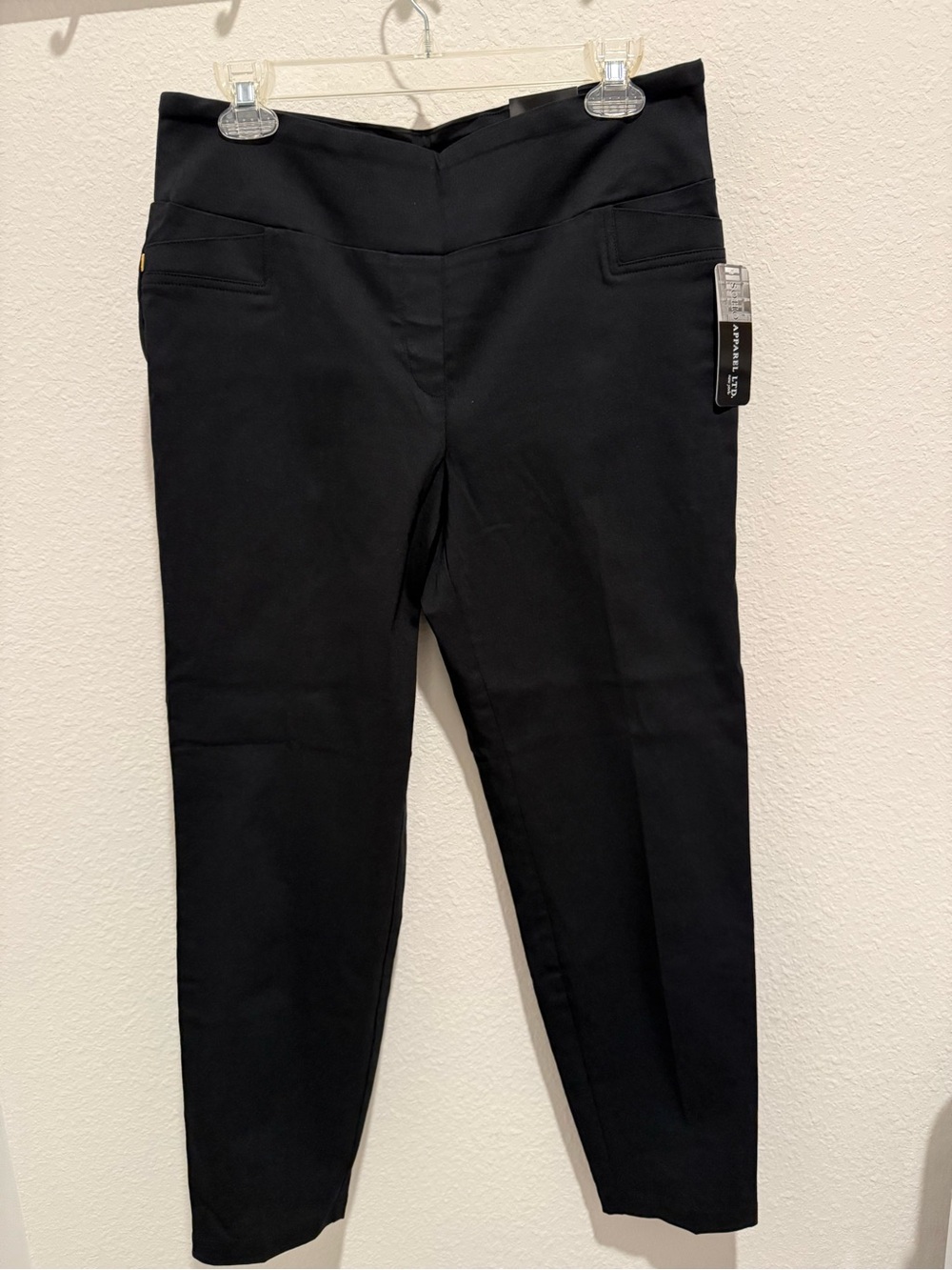 Soho Black Straight Leg Ponte Pants Large.
27”x16”.